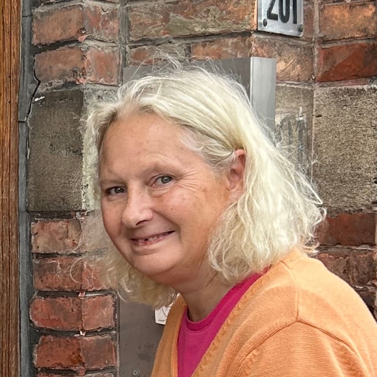 Portrait – Astrid, habitante de la Maison d’à côté